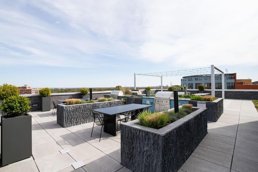 Gorgeous 1 Bedroom At Clarendon With Gym And Rooftop Arlington Extérieur photo